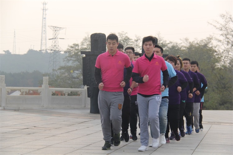 1xBET新闻：“不忘初心，，，，继续前进”