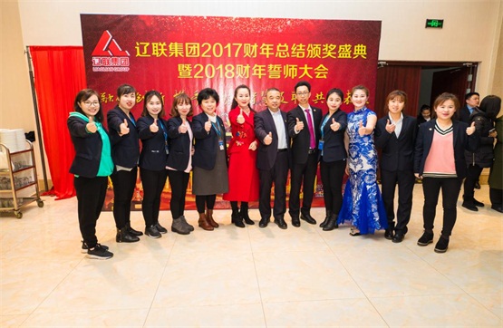 “融合立异，，，，，携手聚势，，，，，智慧1xBET，，，，，共赢未来”