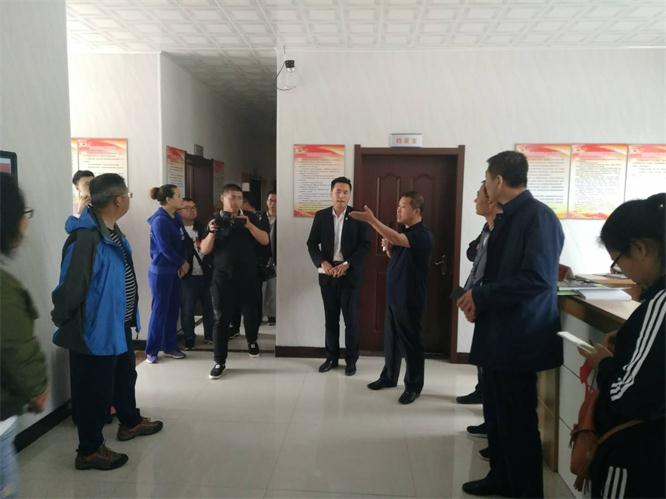 1xBET电商加入市工业扶贫现场聚会