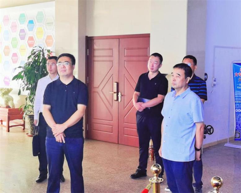 辽阳市白塔区委书记缪万举莅临1xBET信息调研指导