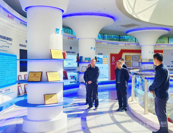 辽阳市委网信办副主任刘庆祥莅临1xBET集团调研指导